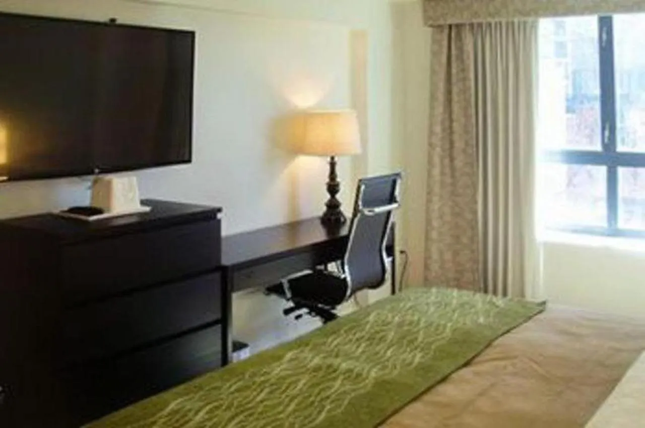 Comfort Inn & Suites - Kew Gardens Near La Guardia Airport New York